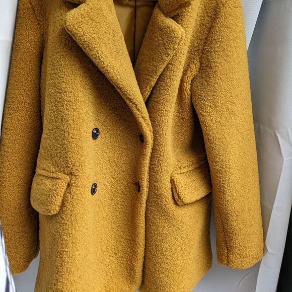 BP Yellow Coat - Picture 7 of 10